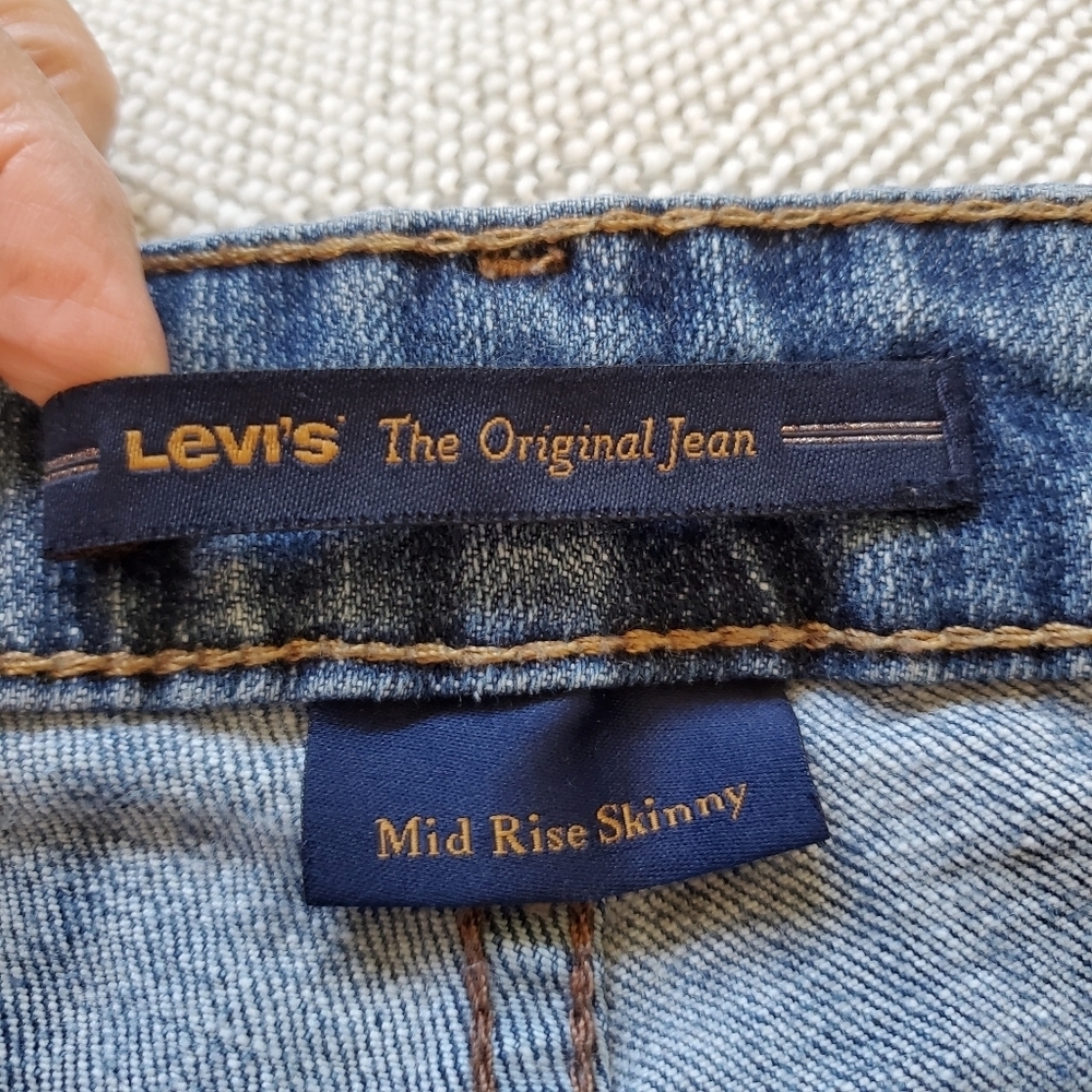 Levis Denim Jeans. Size 8 - Picture 7 of 8
